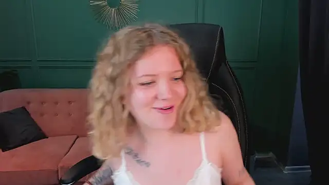 Stripchat sex cam CurlyLizzie